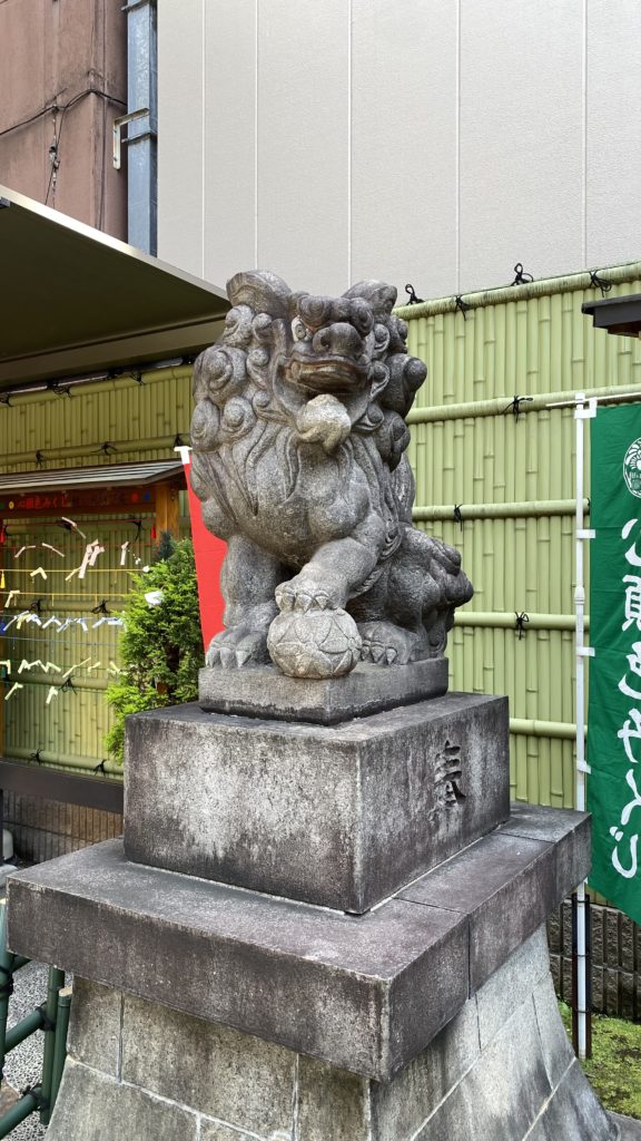 烏森神社狛犬の写真