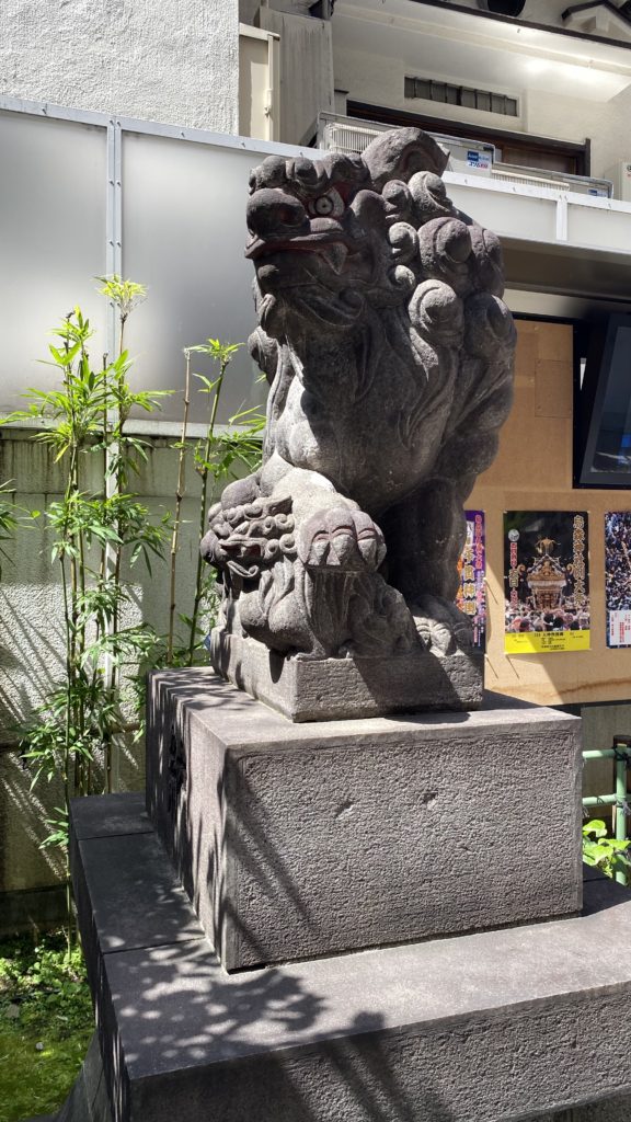 烏森神社狛犬の写真