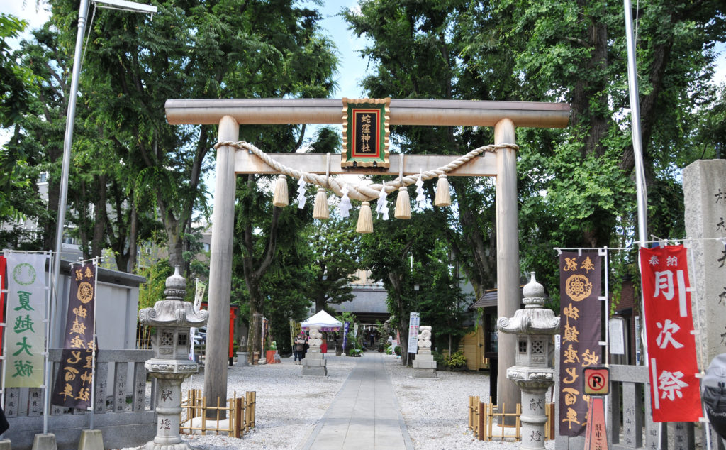 金運アップにご利益ありとされている東京品川の蛇窪神社鳥居。