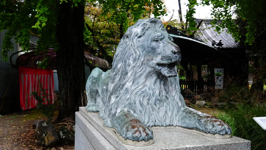 三囲神社三越のライオン像