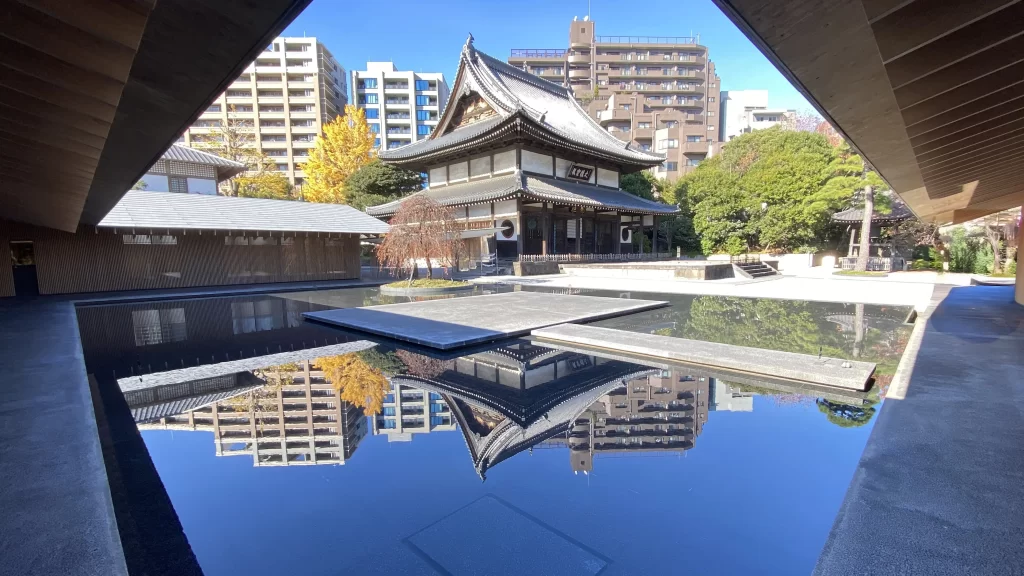 瑞聖寺水盤に移る大雄宝殿