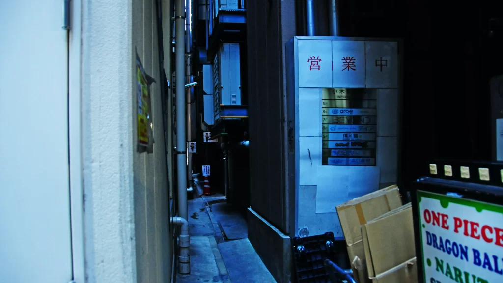 花房稲荷神社入り口