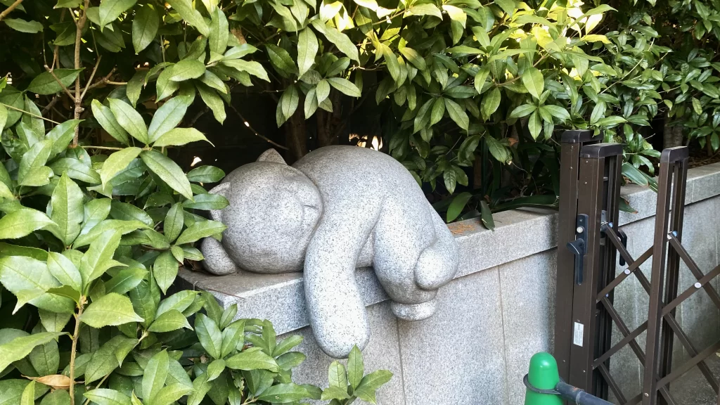 荻窪白山神社猫の石像