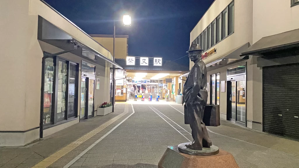 柴又駅の寅さん像