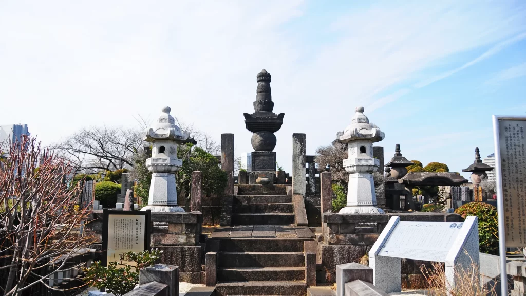 伝通院於大の方の墓所