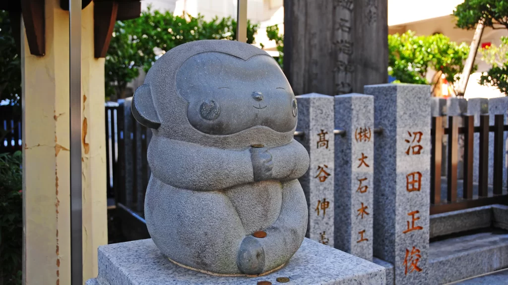 猿江神社の神猿の石像。丸っこくて可愛い。