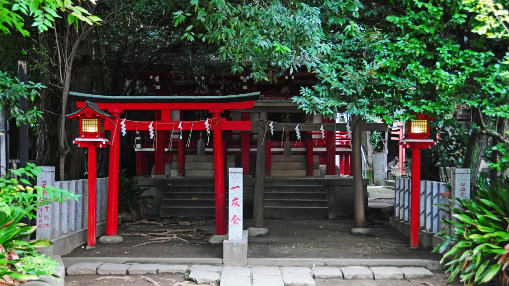 鳥居が二基並ぶ珍しい形