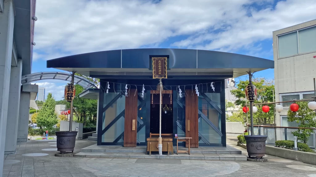 北谷稲荷神社。モダンな社殿