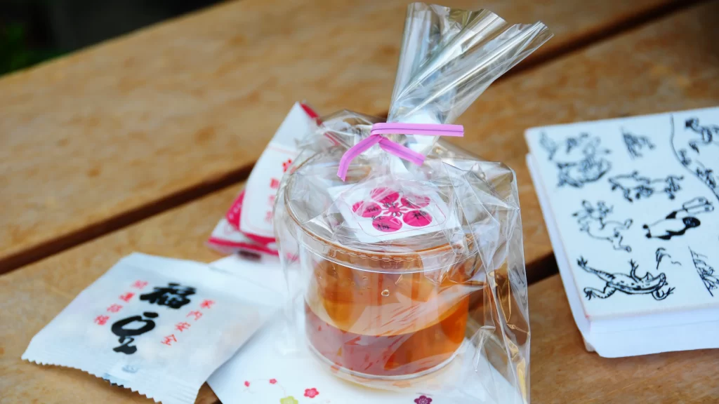 北野神社で頂いた梅酒とお菓子